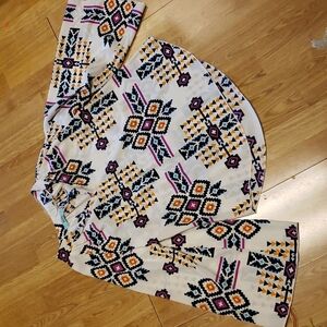 Karlie white tribal inspired print top sz small